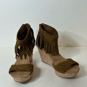Minnetonka Women's 8 Brown Leather Suede Cork Wedge Sandals Ankle Fringe Strap